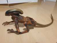 Figura Alien em plástico