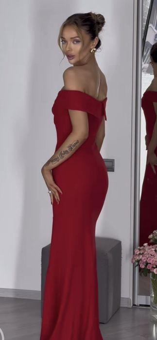 Вечірня максі сукня червоного кольору