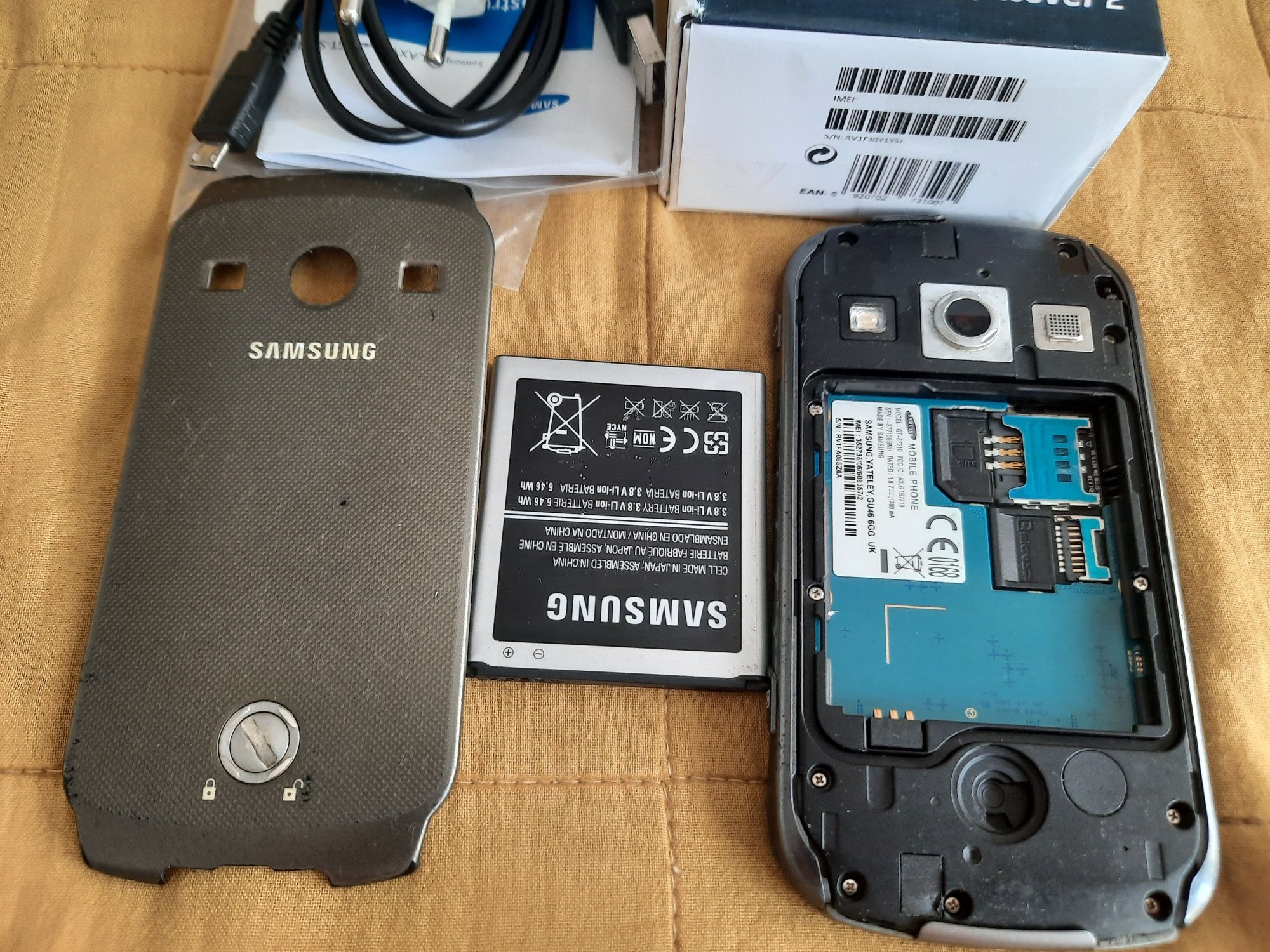 Samsung Galaxy Xcover 2 GT-S7710 Pyło i Wodoodporny Militarny do turys