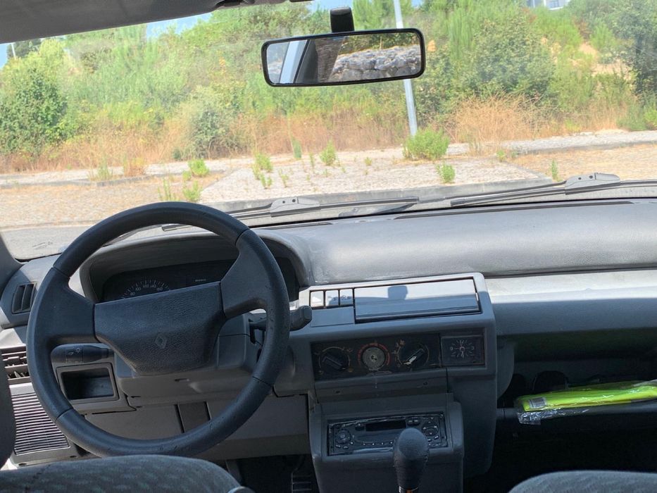 Renault Clio 1.1 1992 4 Portas - Bom Estado, Inspeção em Dia