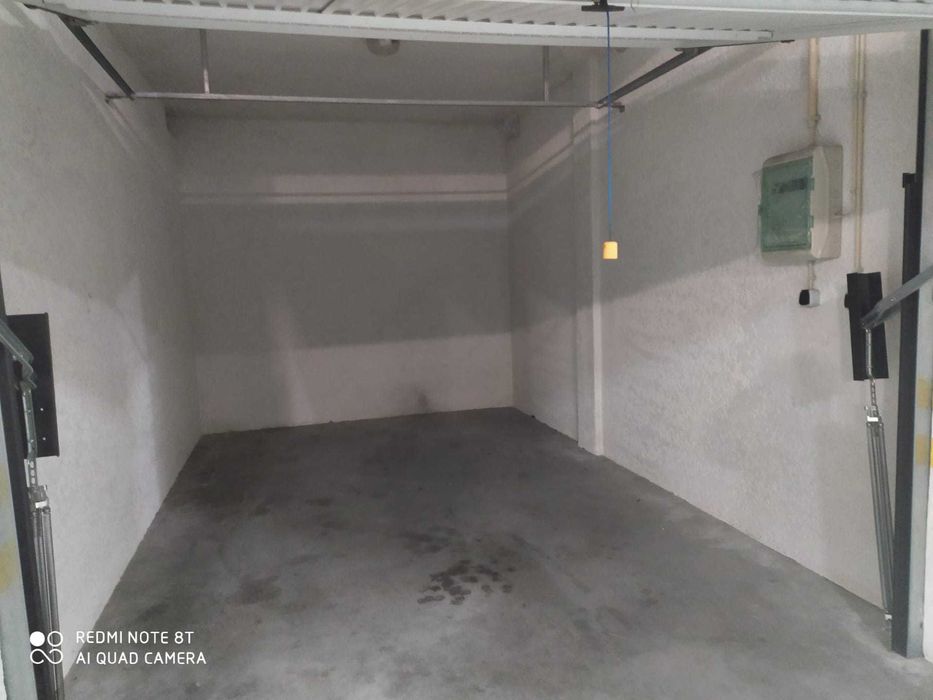 Garagem fechada para venda - Em frente ao C.C. Glicínias