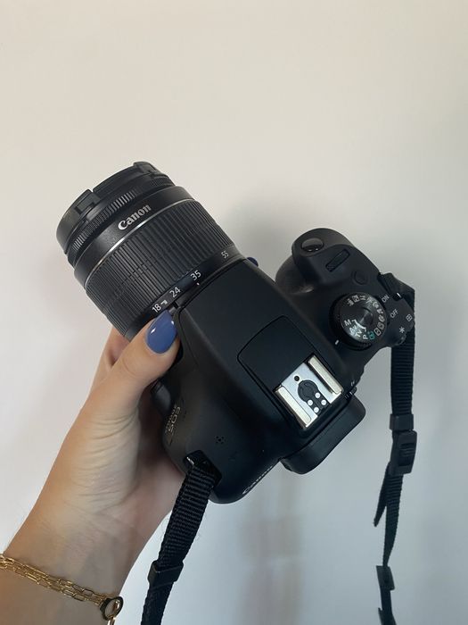 Canon EOS 2000D.
