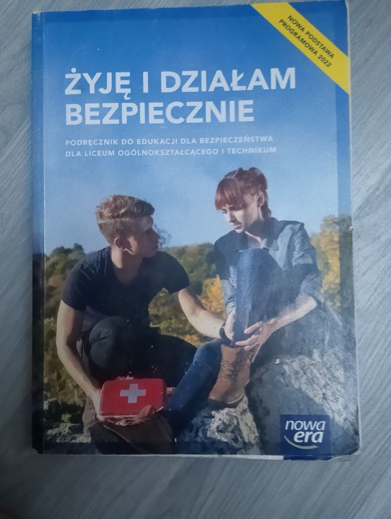 Książki do edb 1 lo/technikum żyje i działam bezpiecznie