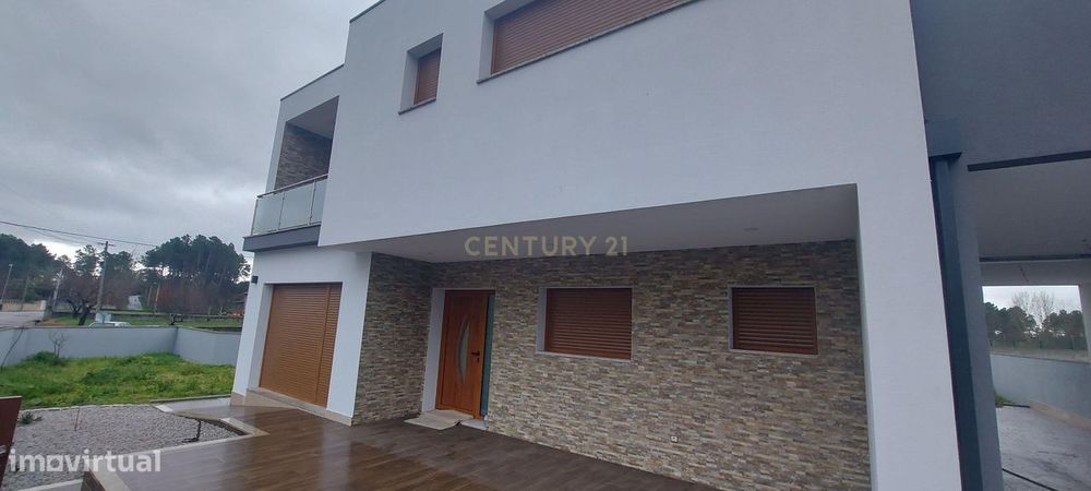 Casa Nova em Chaves com Vista para Montanha e Jardim