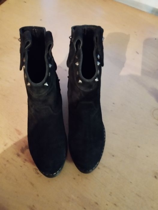 Продам ботинки новые 36 р