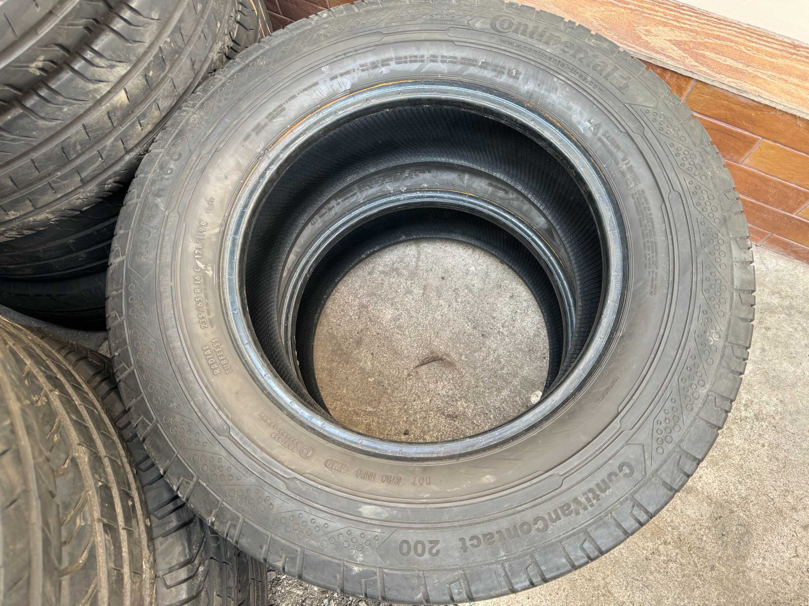 Шини CONTINENTAL 235/65 R16C ContiVanContact 200, літня гума, цешка