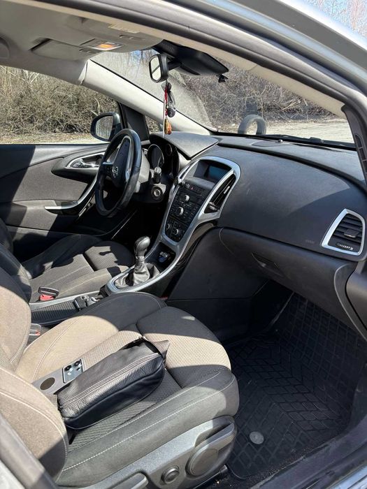 Продам Opel Astra j 1.7cdti