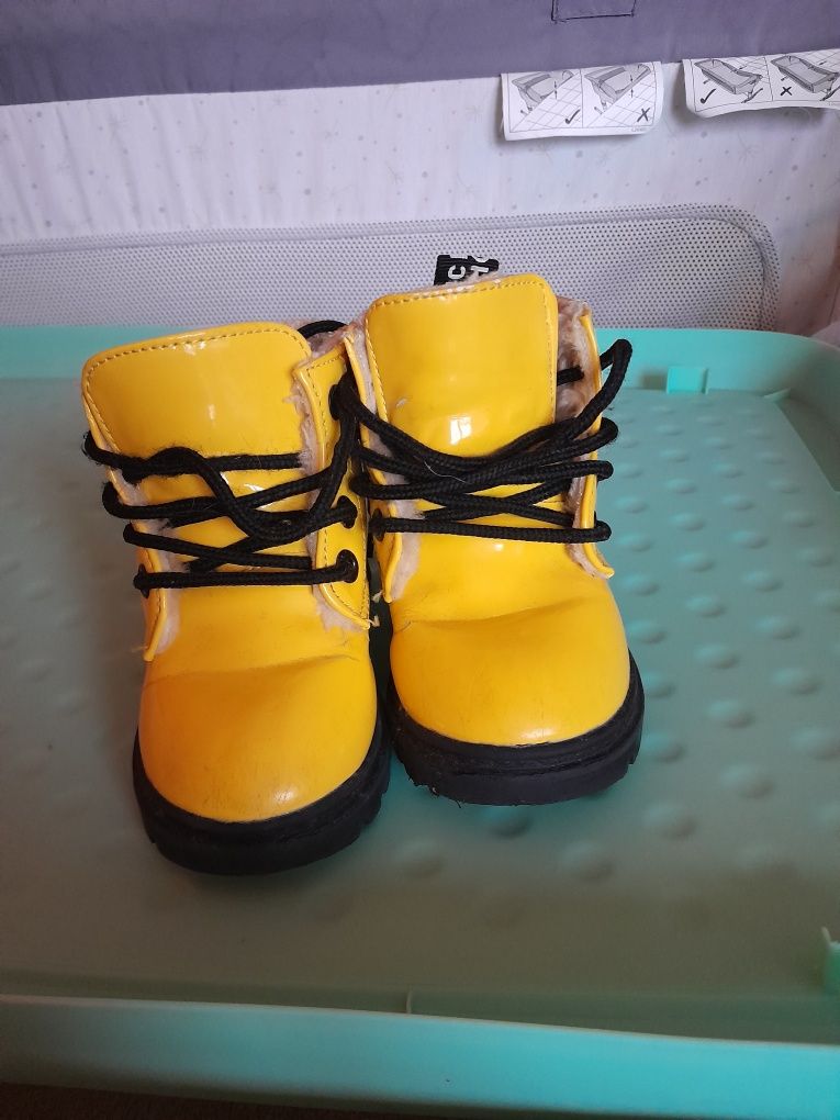 Żółte buciki r23