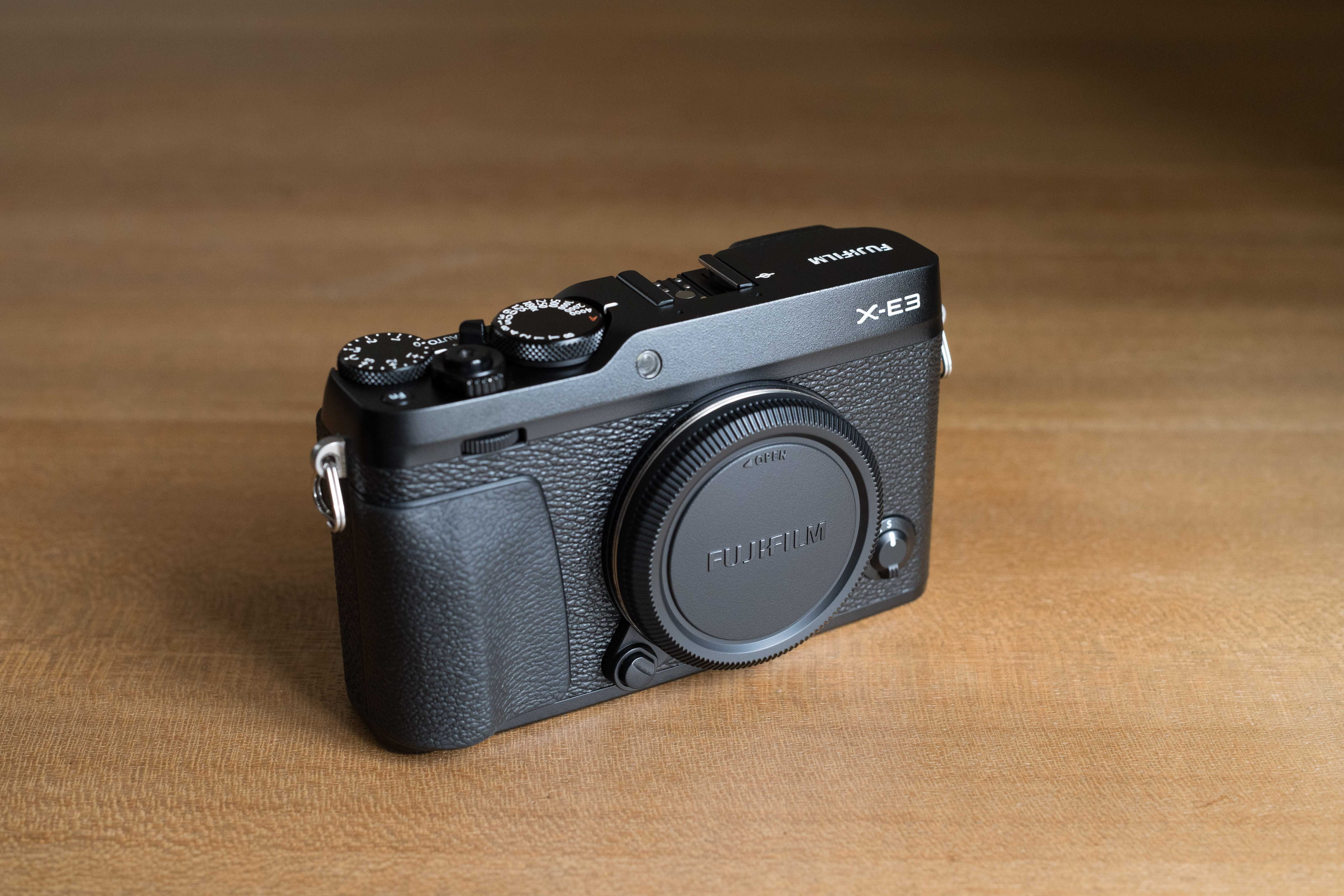 Fujifilm X-E3 + Leather case BLC-XE3 + Extras