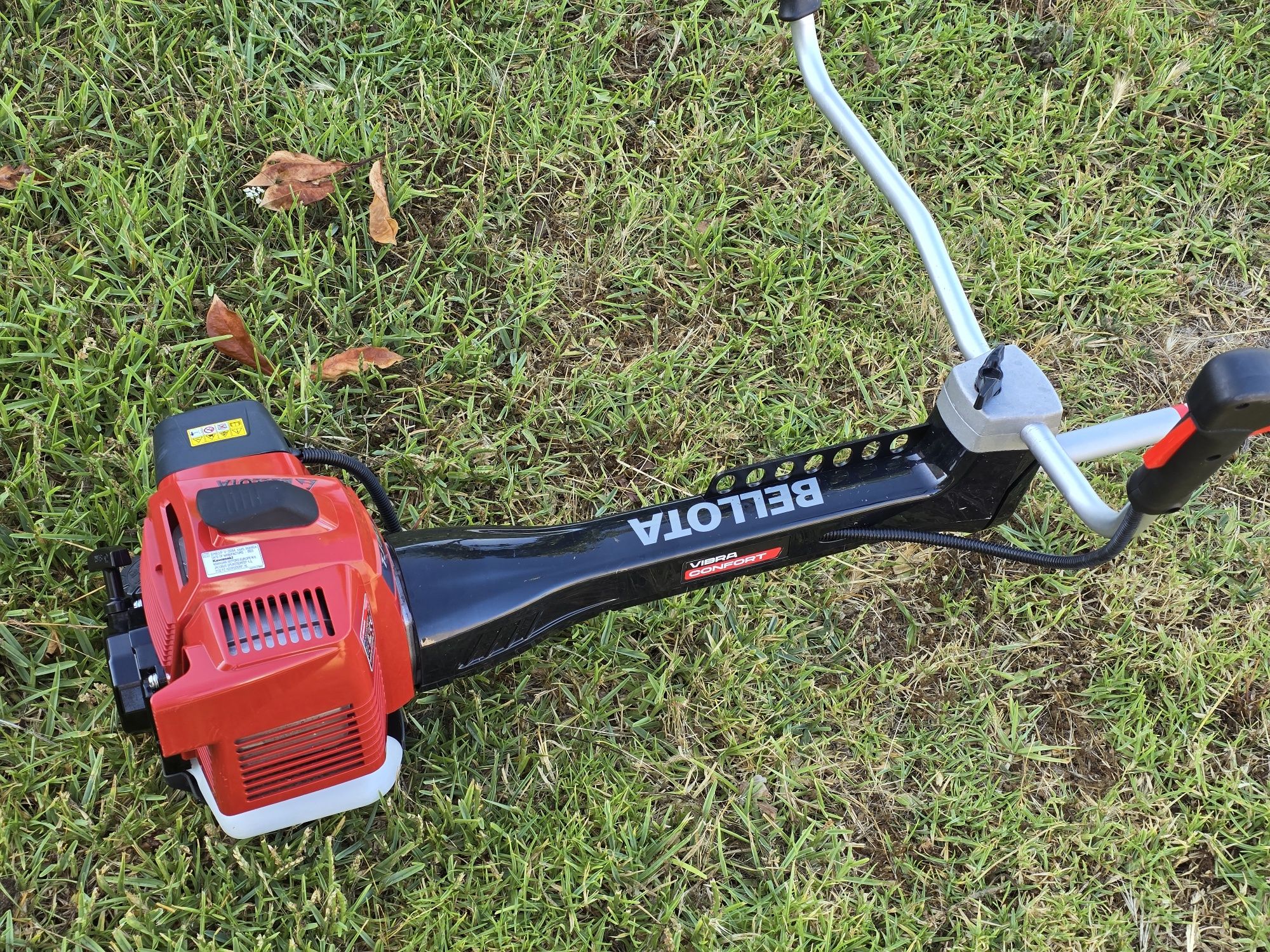 Roçadora Bellota Profissional DB5300E / Kawasaki 2T 53CC