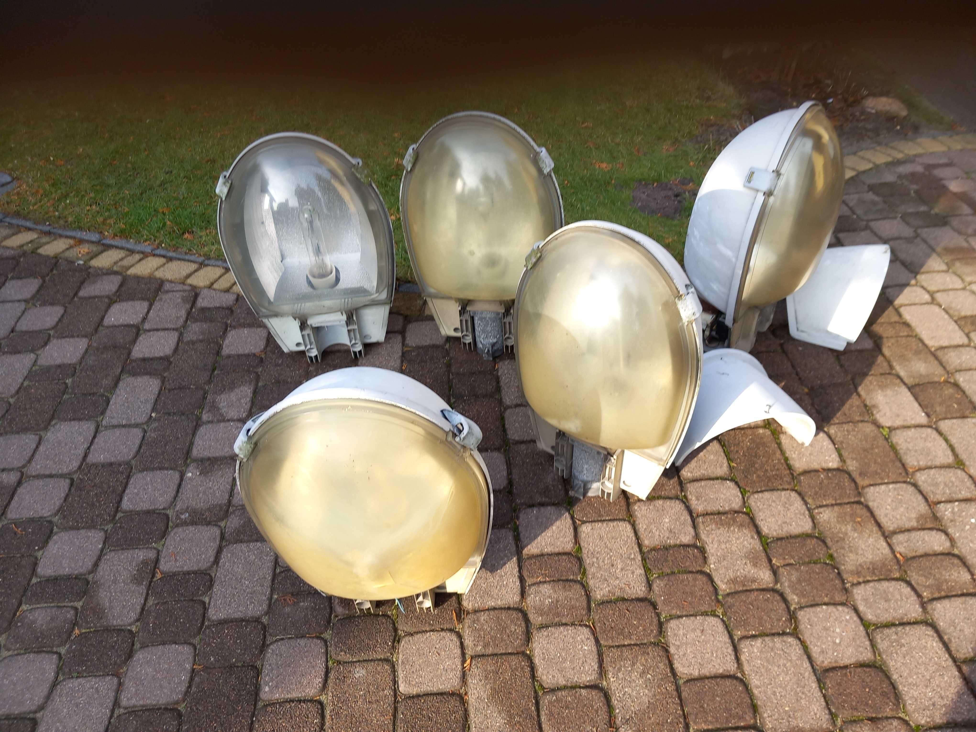 Lampy oświetleniowe na zewnątrz
