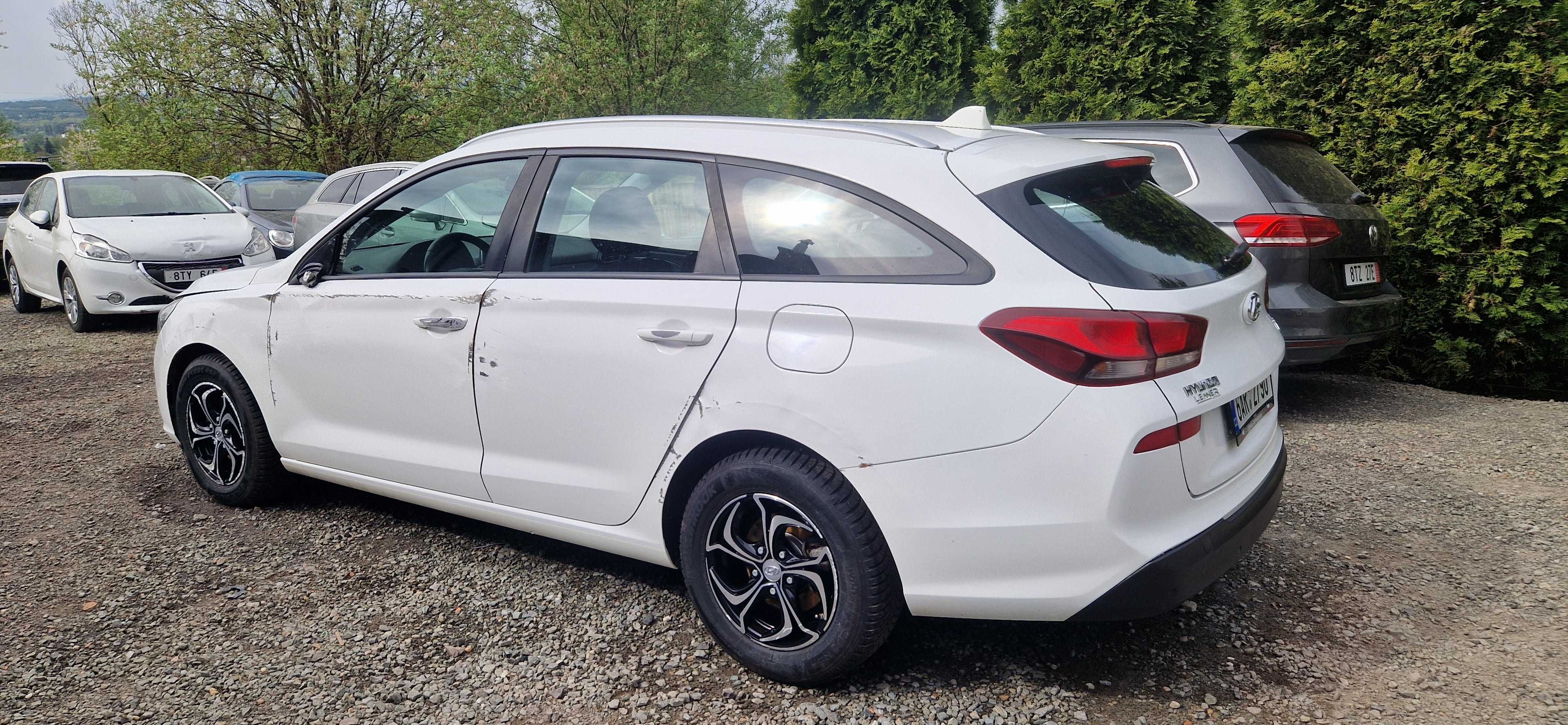 Hyundai I30 1,6 diesel uszkodzony pali jezdzi