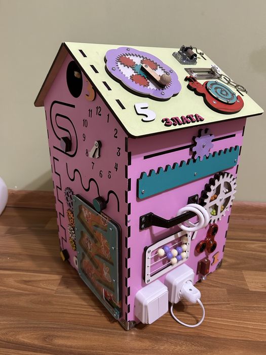 Бізі борд будинок