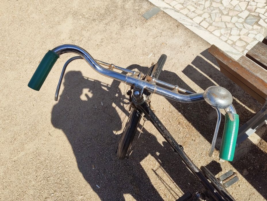 Bicicleta antiga de senhora