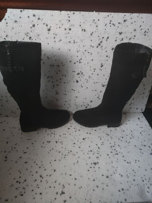 Продається жіночи демісезонні чоботи