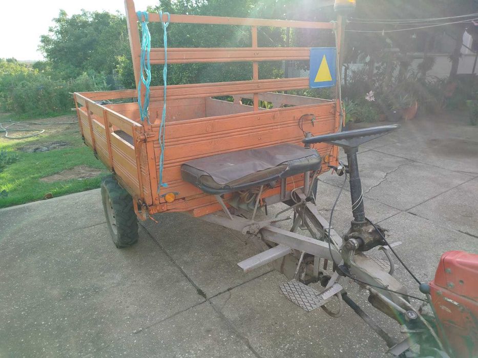 Motocultivador com reboque