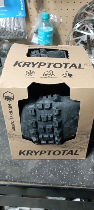 Opona Continental kryptotal