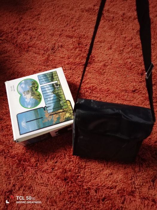 Binóculos novos ainda em caixa, tenho muitos,20€ cada um.