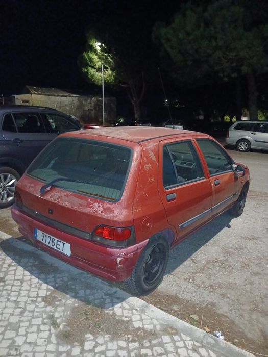 Renault clio 1.2 gasolina *acidentado*