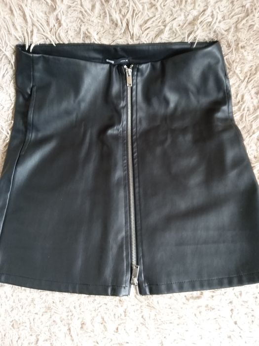 Спідниця з якісного кожзамінника фірми Sinsay, розмір М