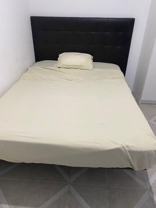 Aluga-se quarto de Casal nas Mercês