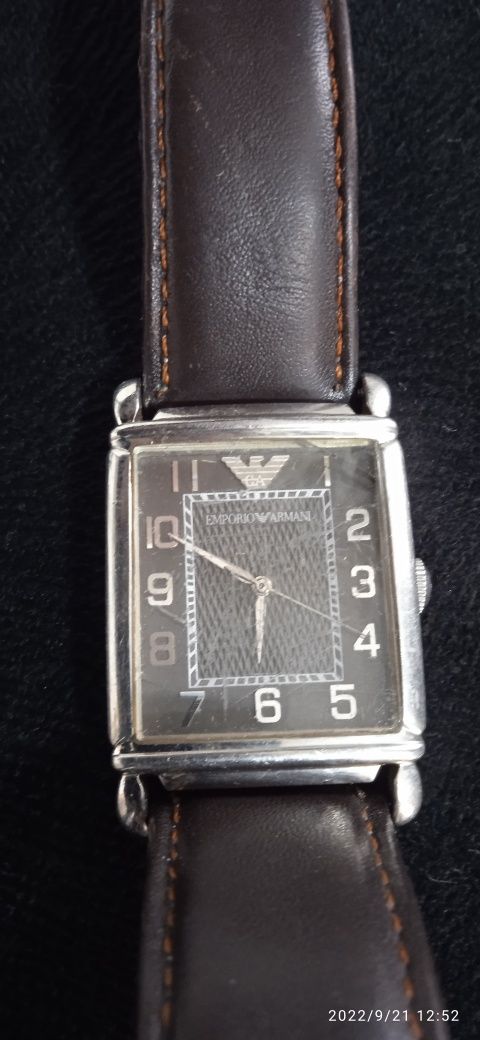 Годинник Emporio Armani.