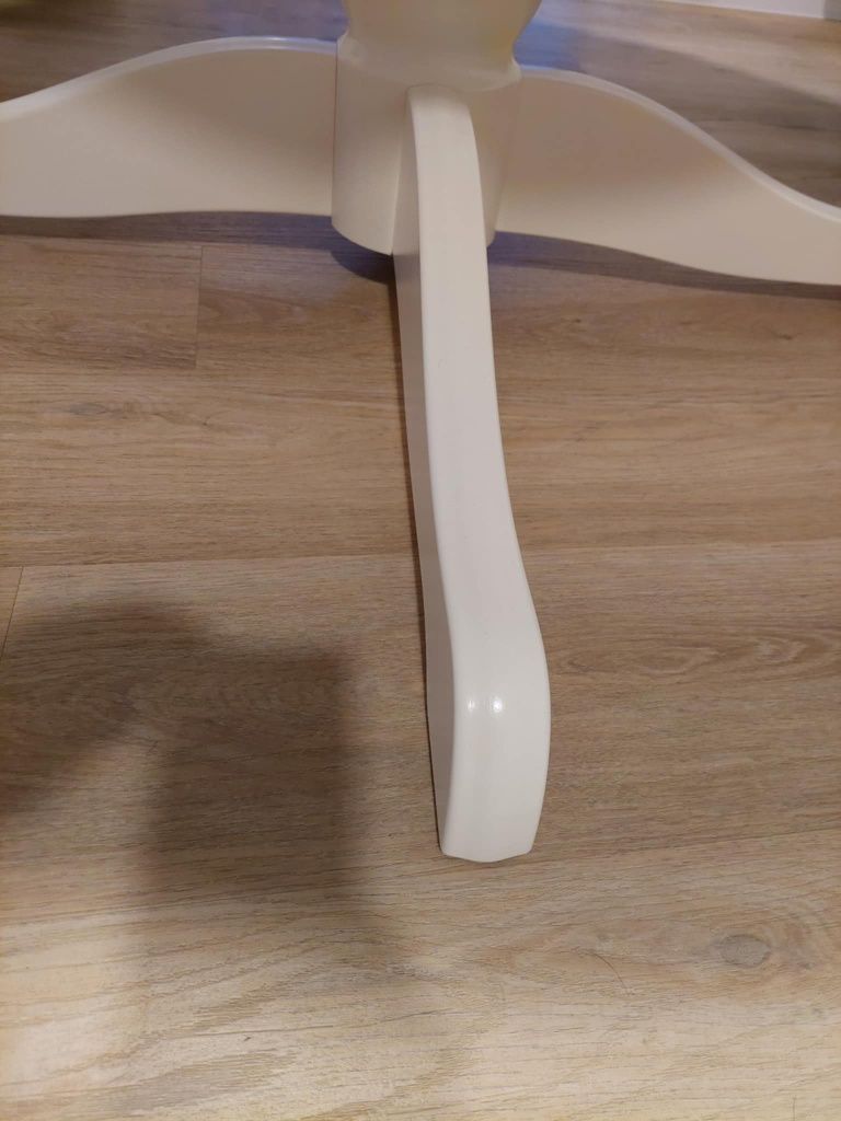 Rozkładany okrągły stół Ikea, elegancki biały stolik