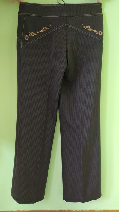 Женский брючный костюм