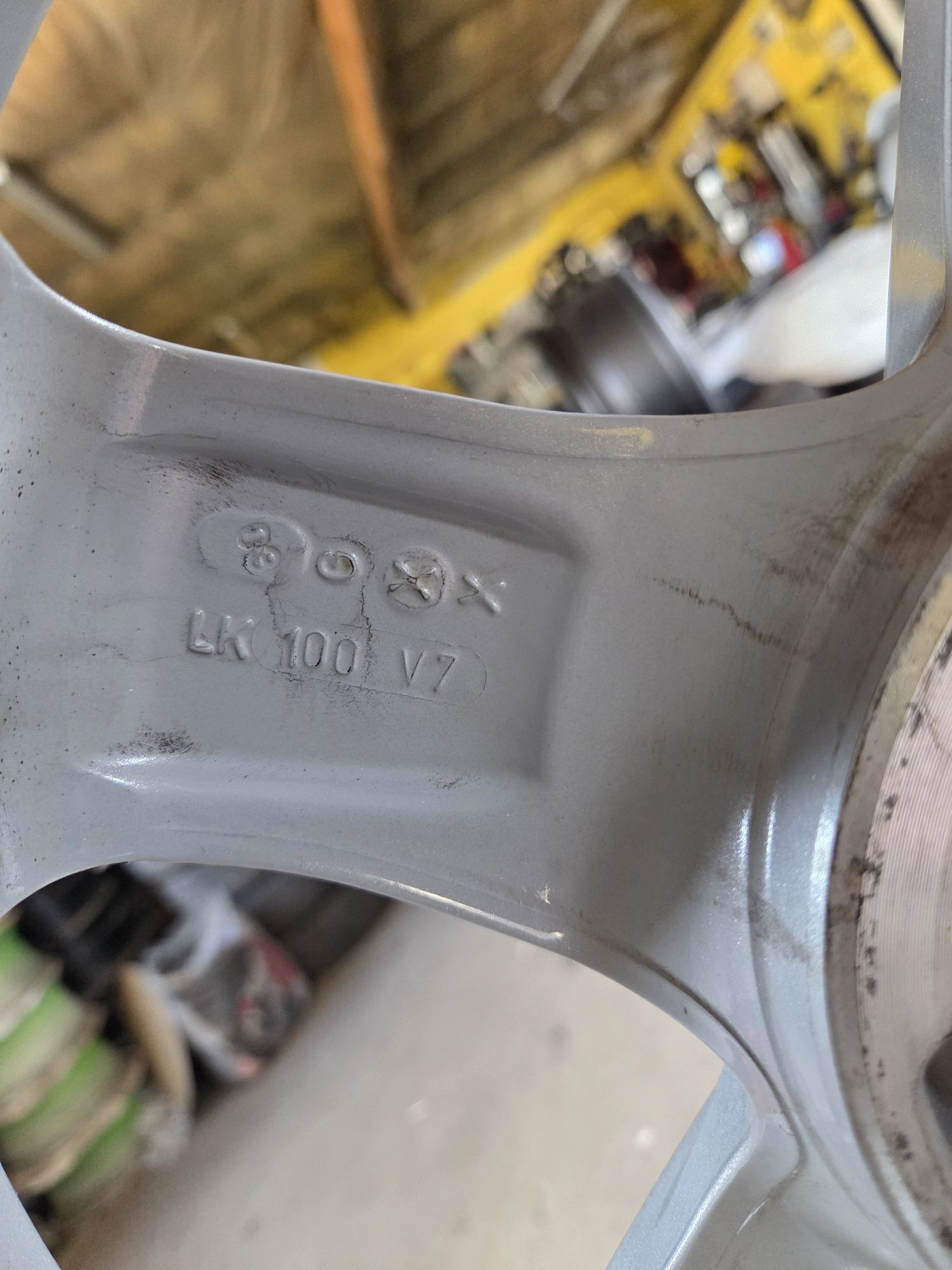 Felgi Aluminiowe 5x100 6Jx15 ET 42 Skoda Audi Seat Vw
