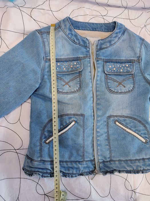 Джинсова куртка на дівчинку
