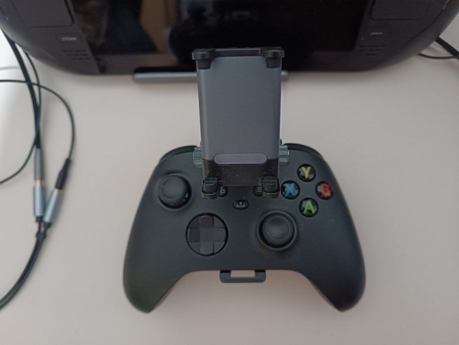 Comando Xbox com acessório para telemóvel