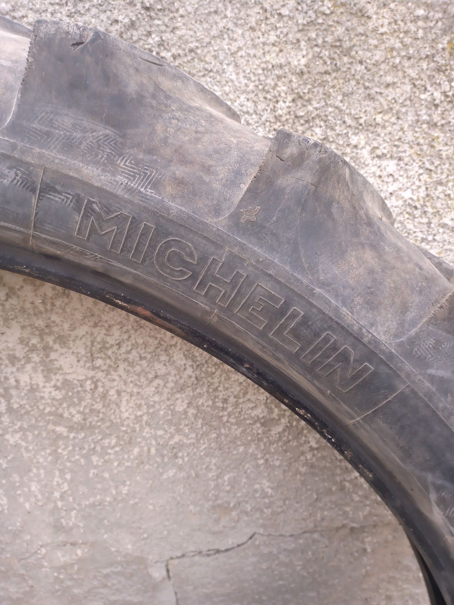 Opony 9.5 R 48 MICHELIN