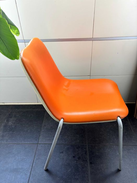 Cadeiras laranja anos 70