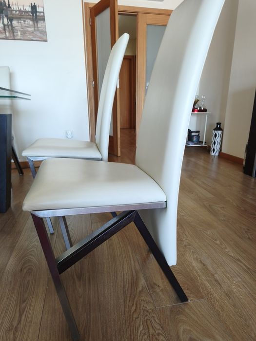 Vendo cadeiras de pele bege de sala