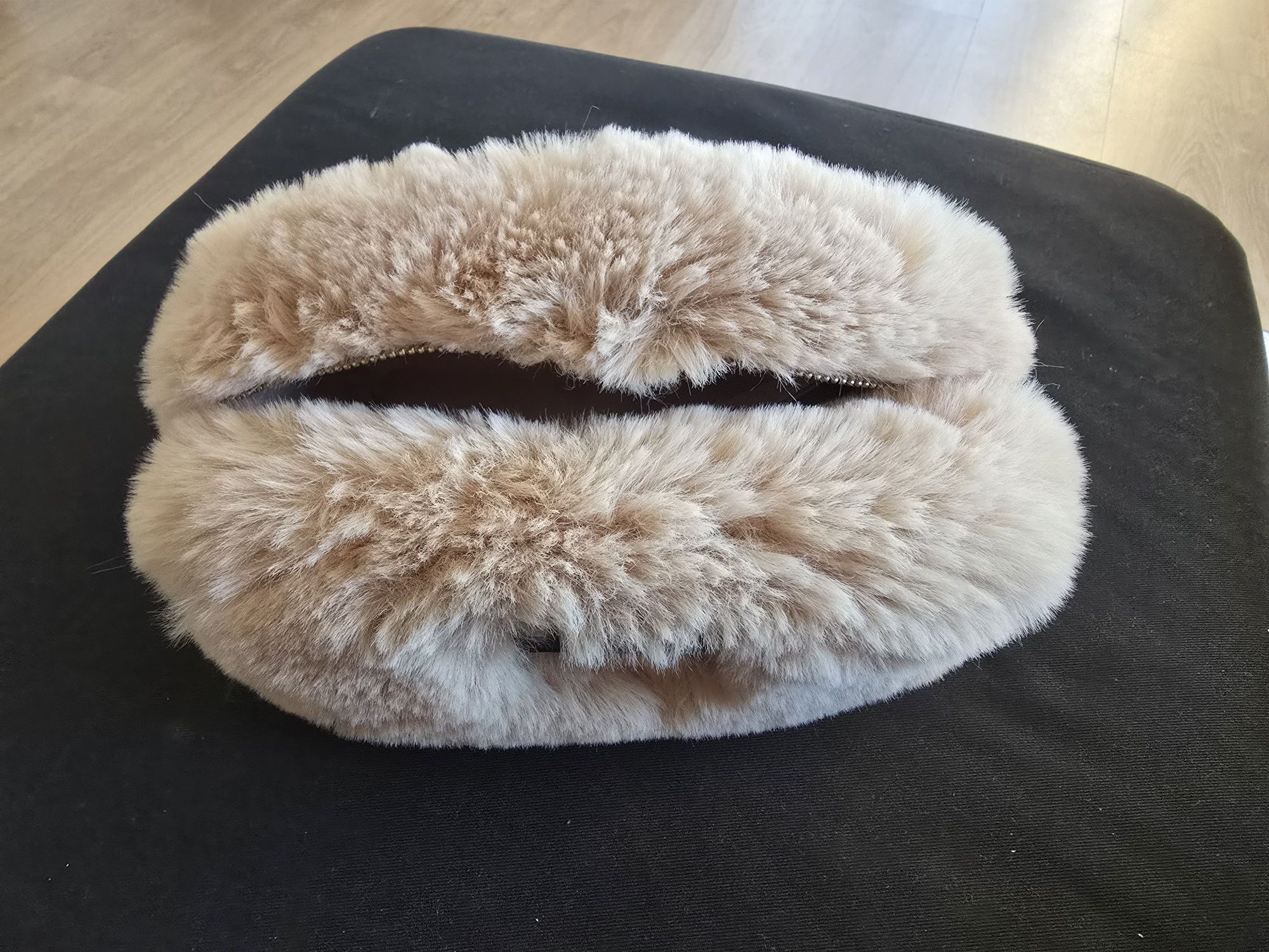 Pochette com pêlo
