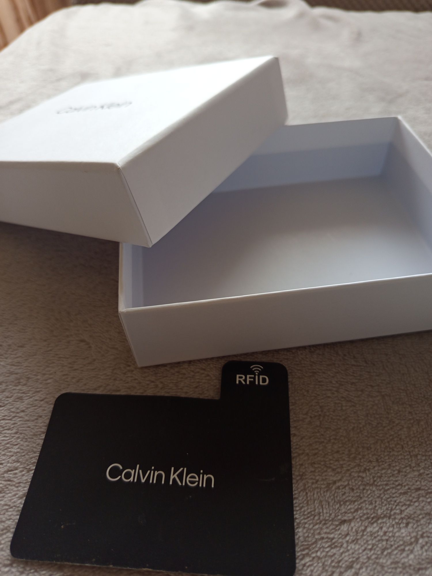 Pudełko Calvin Klein wymiary 14×11×3.5 cm