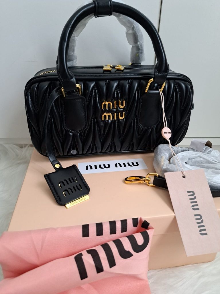 Nowa średnia torebka MiuMiu miu miu komplet box + worek + pasek na pre