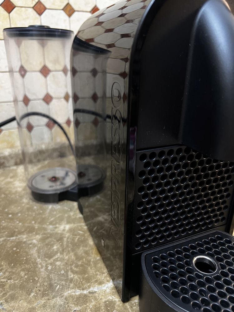 Капсульная кофемашина Nespresso Delonghi EN210 с капучинатором