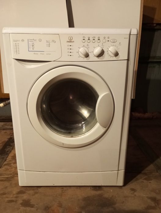 Стиральная машина узкая INDESIT