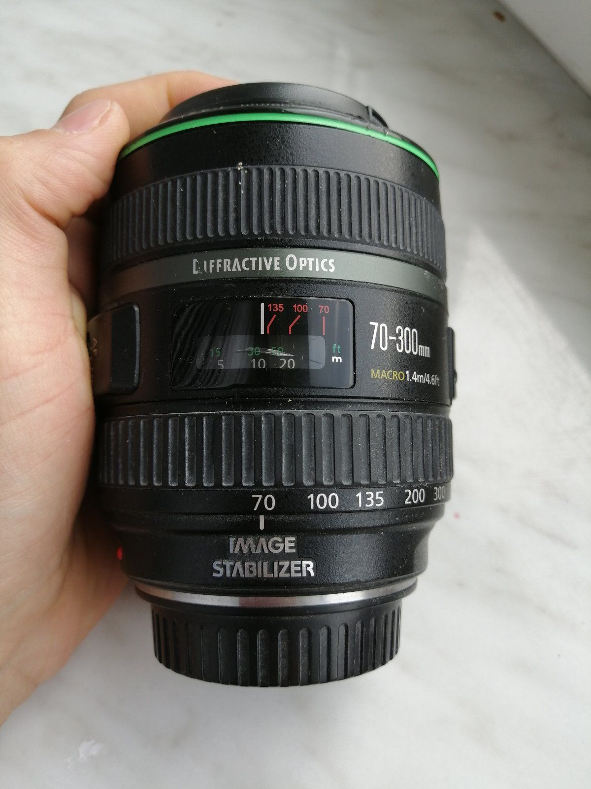 Canon zoom lens EF 70-300mm 1:4.5-5.6 DO IS USM
