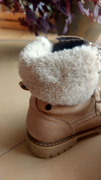 Beżowe śniegowce z białym sztucznym futerkiem Lasocki Young rozm. 37