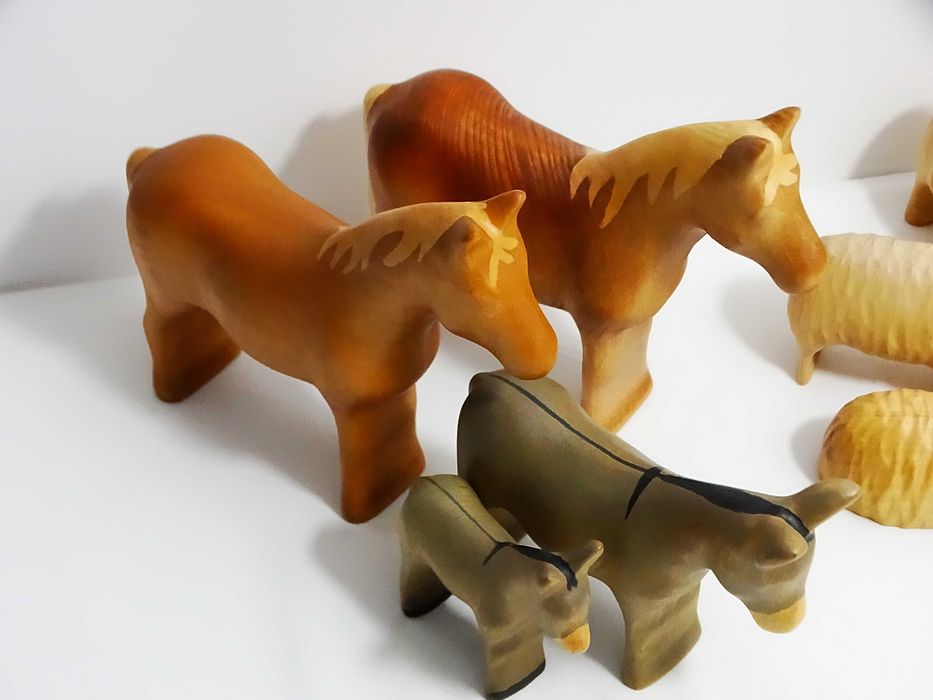 Zestaw 28 ręcznie wykonanych figurek marki Buntspecht