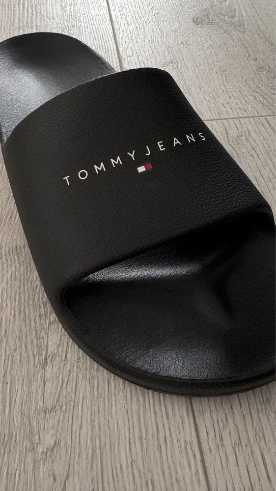 Продам нові шльпанці Tommy Jeans