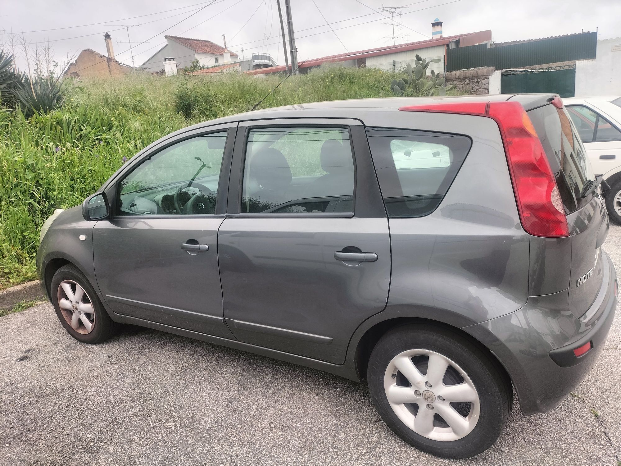 Carro em bom estado Nissan note