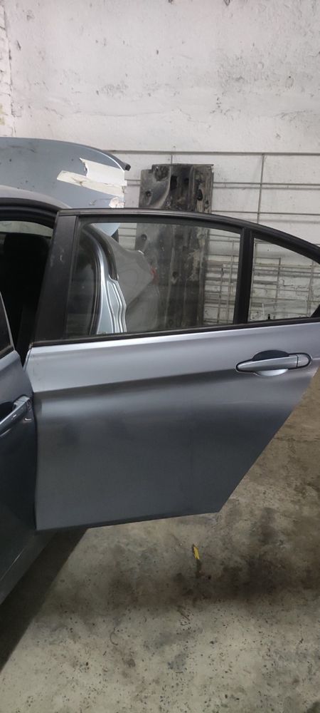Двері ліві задні BMW F30 Liquid-blue metallic B40 левая задняя
