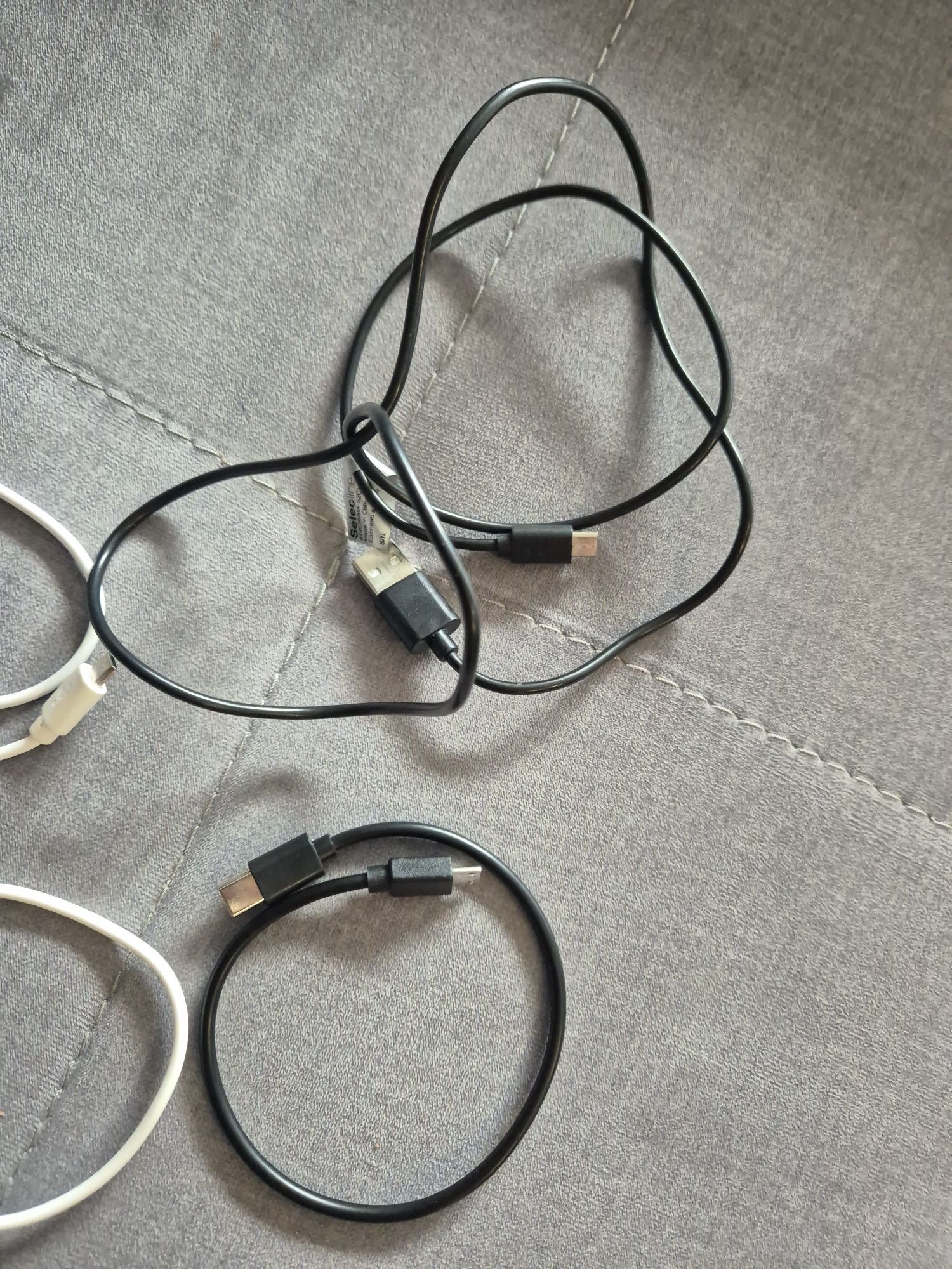 Kable micro USB oraz USB C białe i czarne