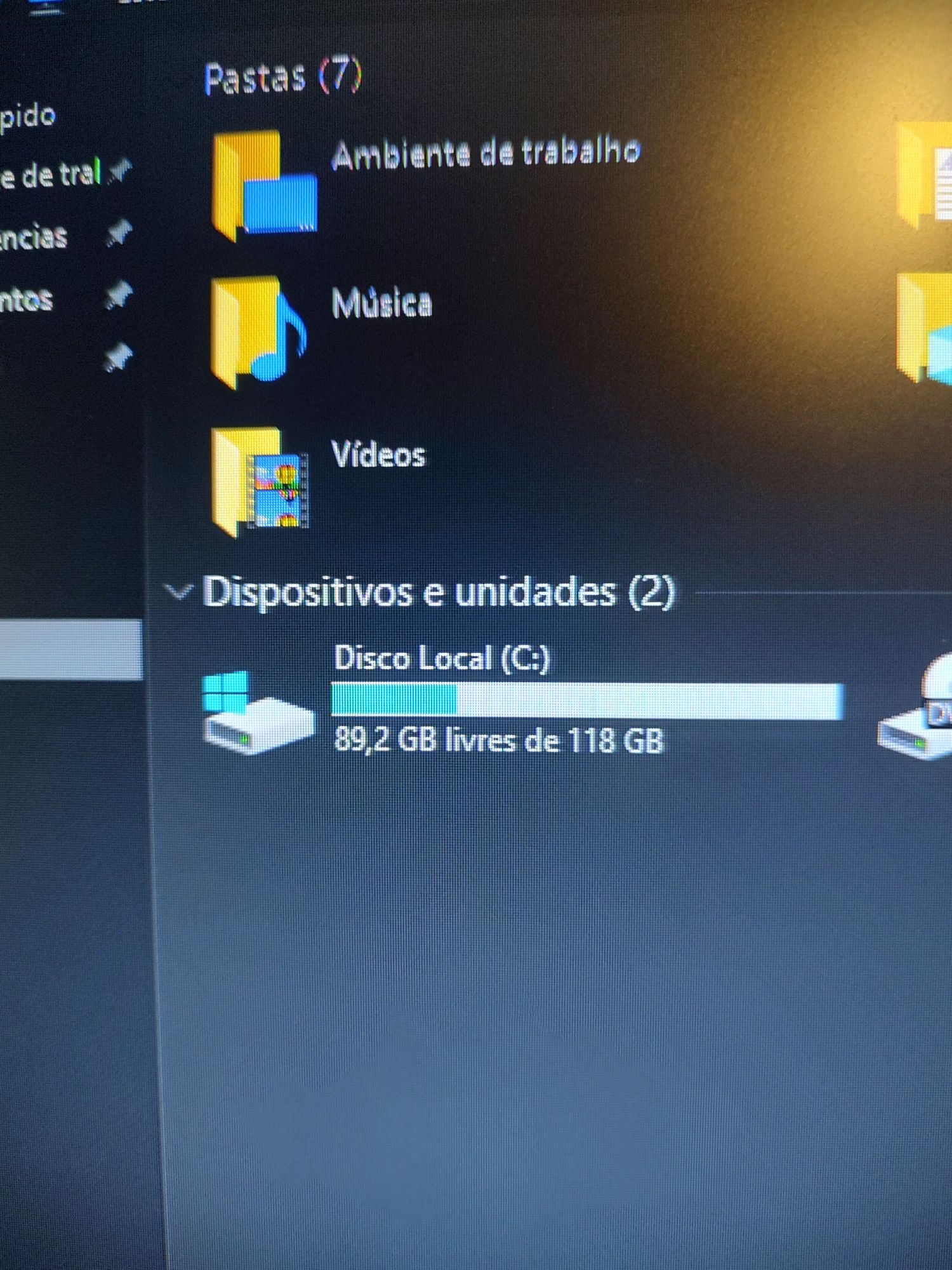 HP Pavilion 500. A10 6700.radeon R7 240. SSD 120gb .8gb RAM.