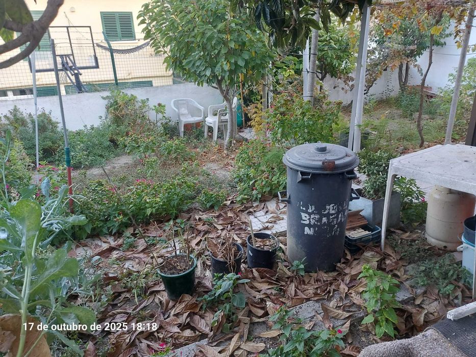 Arrenda-se moradia mobilada tipo T4 no Bairro da Madre de Deus, Lisboa