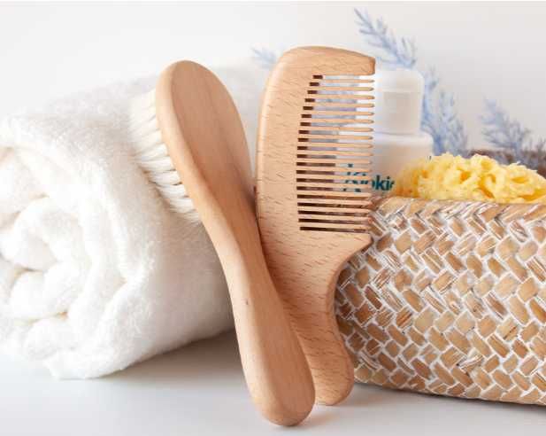 Conjunto pente e escova em bambu para bebé