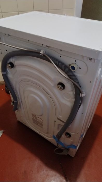 Продам пральну машинку  Hansa WHN610D1W